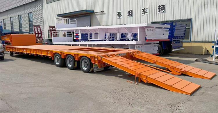 3 Line 6 Axle 120 Ton Lowbed Trailer Truck for Sale in PNG